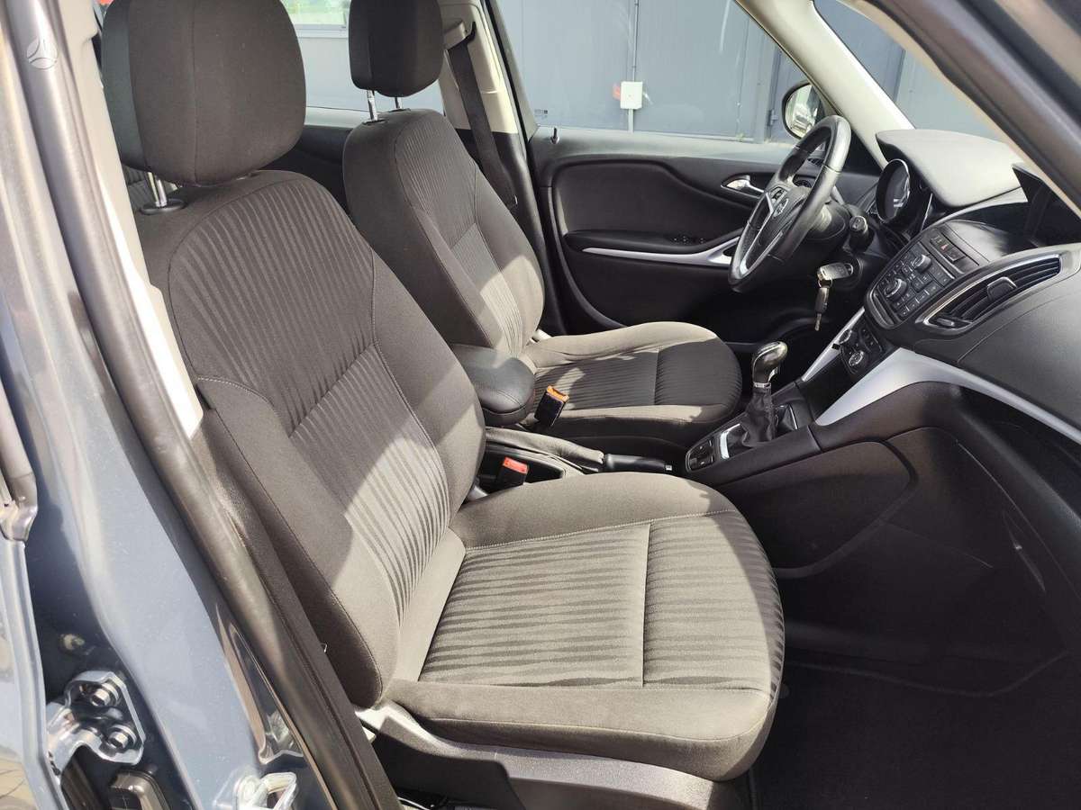 Opel Zafira 2014 — photo 17