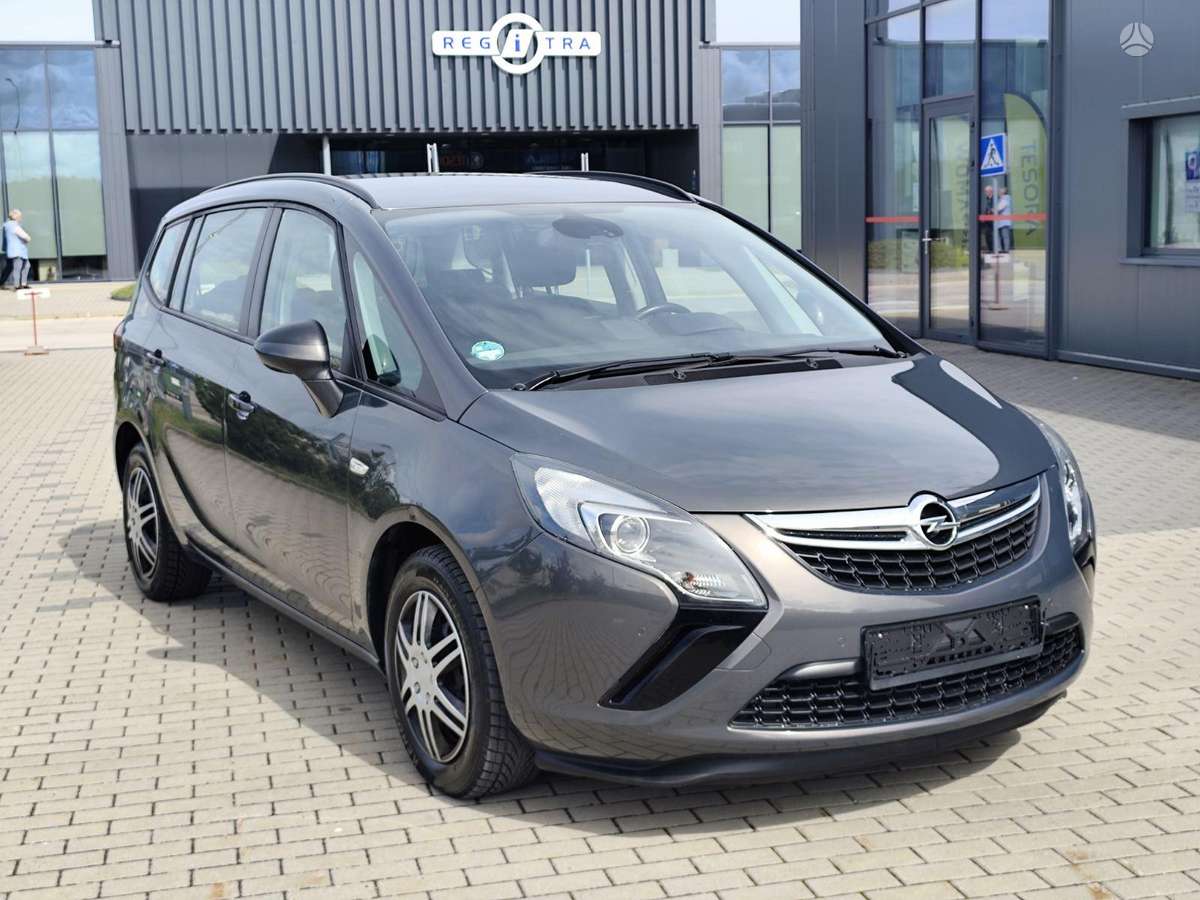 Opel Zafira 2014 — rear view