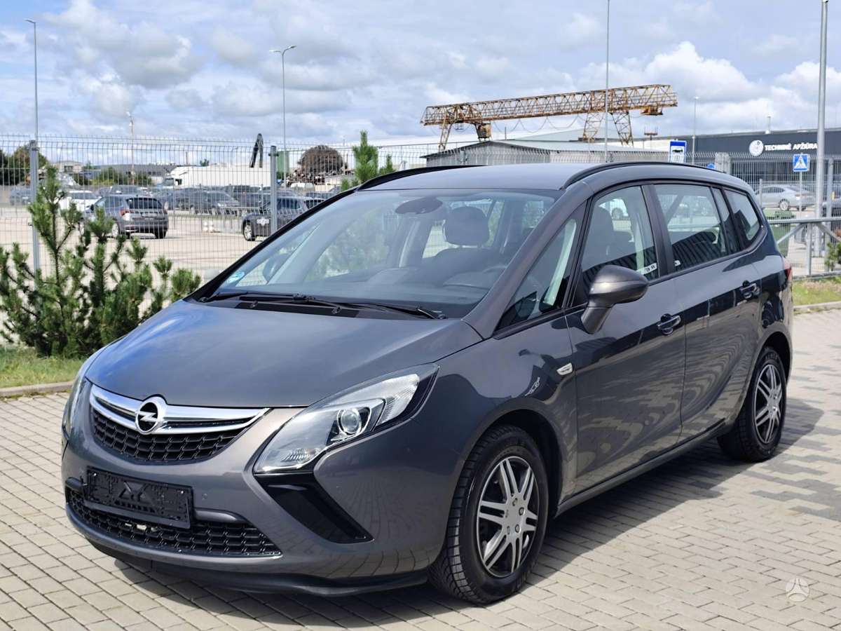 Opel Zafira 2014 — interior