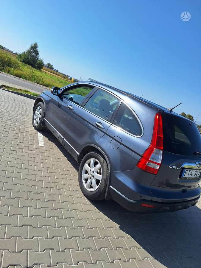 Honda CR-V 2008 — rear view