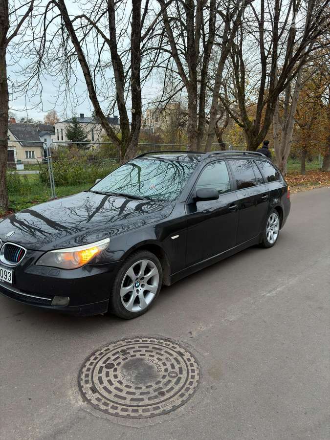 BMW 520 2008 — вигляд ззаду
