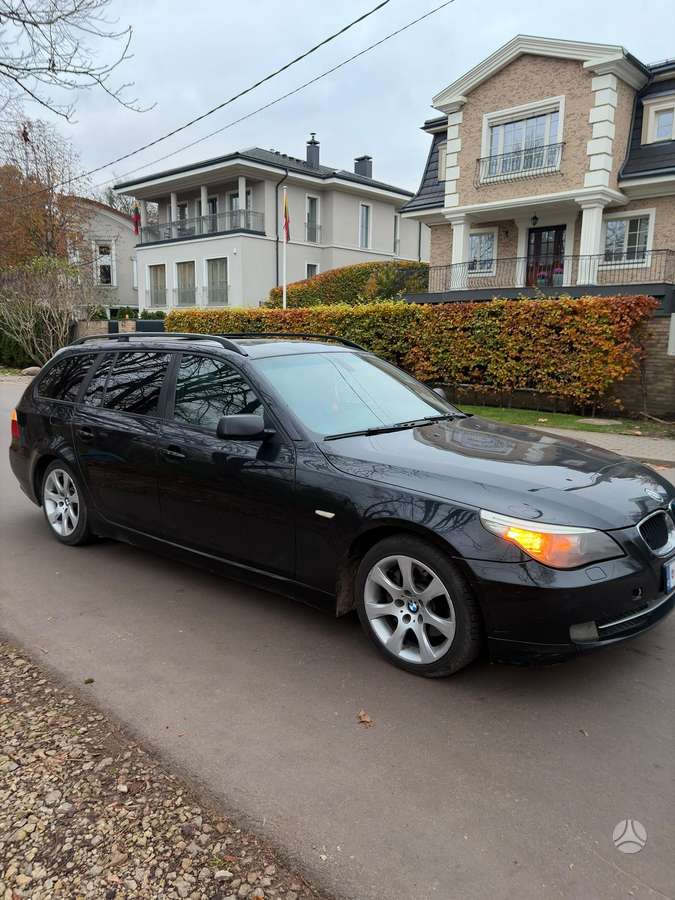 BMW 520 2008 — салон