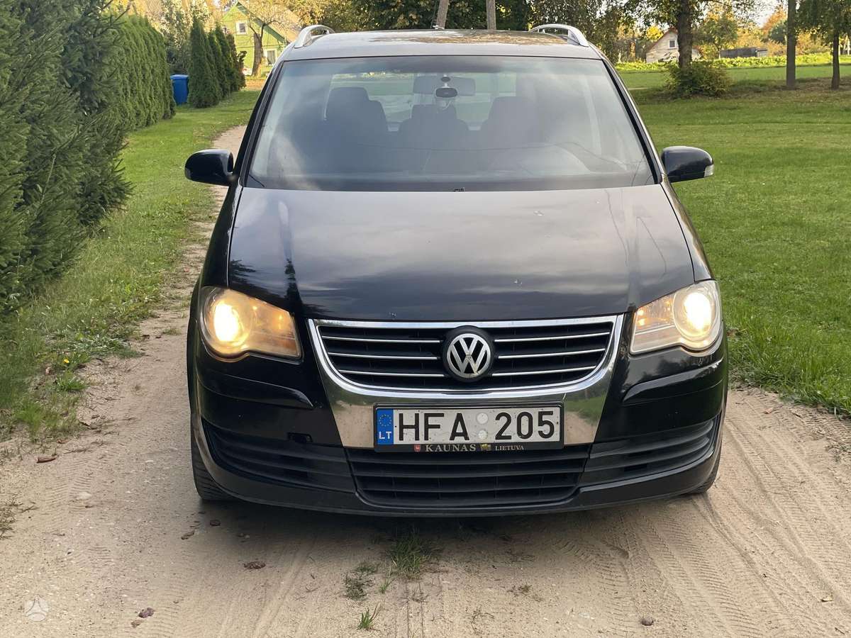 Volkswagen Touran 2007 — rear view