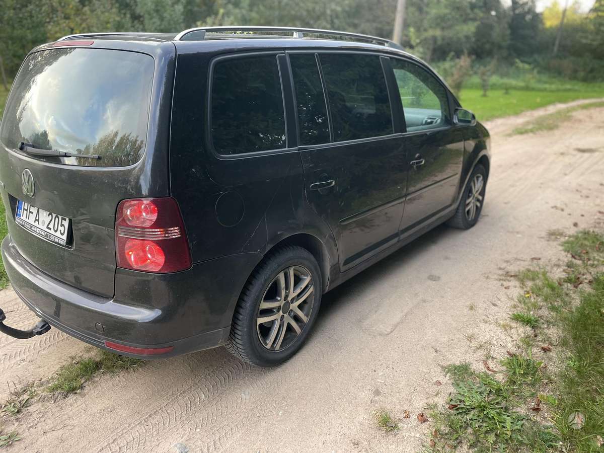 Volkswagen Touran 2007 — engine 1968 cm³, 140 HP (103kW)