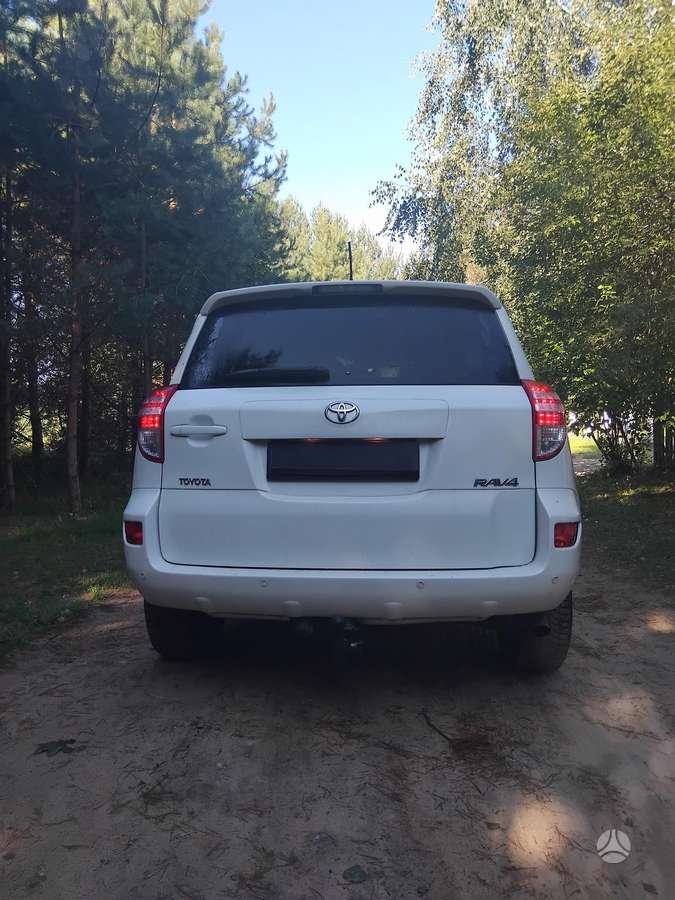 Toyota RAV4 2010 — photo 11