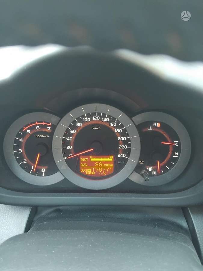Toyota RAV4 2010 — photo 14
