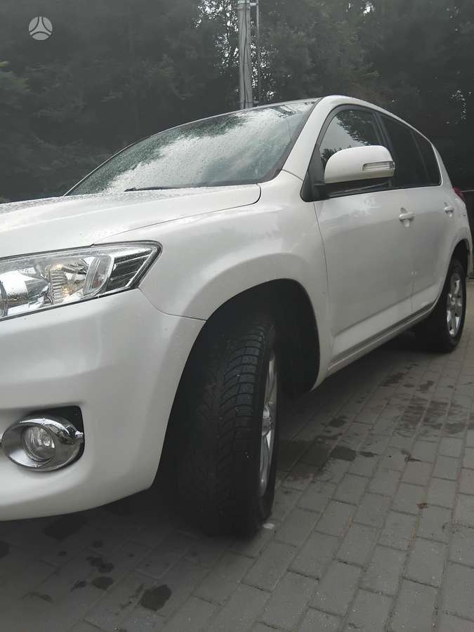 Toyota RAV4 2010 — engine 2200 cm³, 150 HP (110kW)