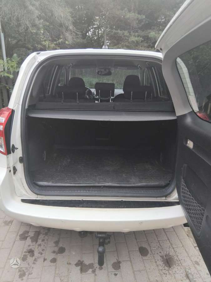 Toyota RAV4 2010 — photo 7
