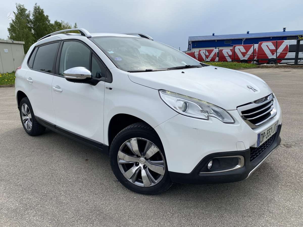 Peugeot 2008 2015 — rear view