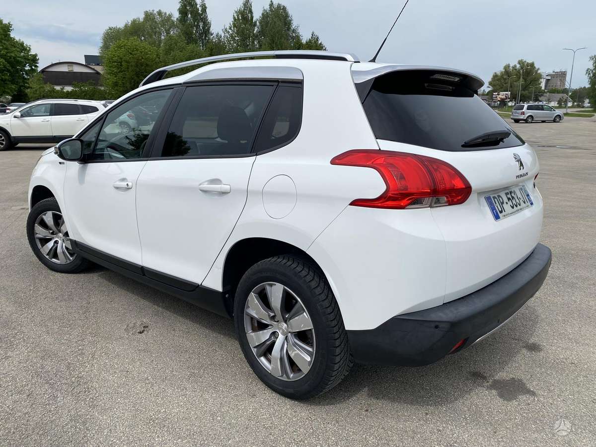 Peugeot 2008 2015 — interior
