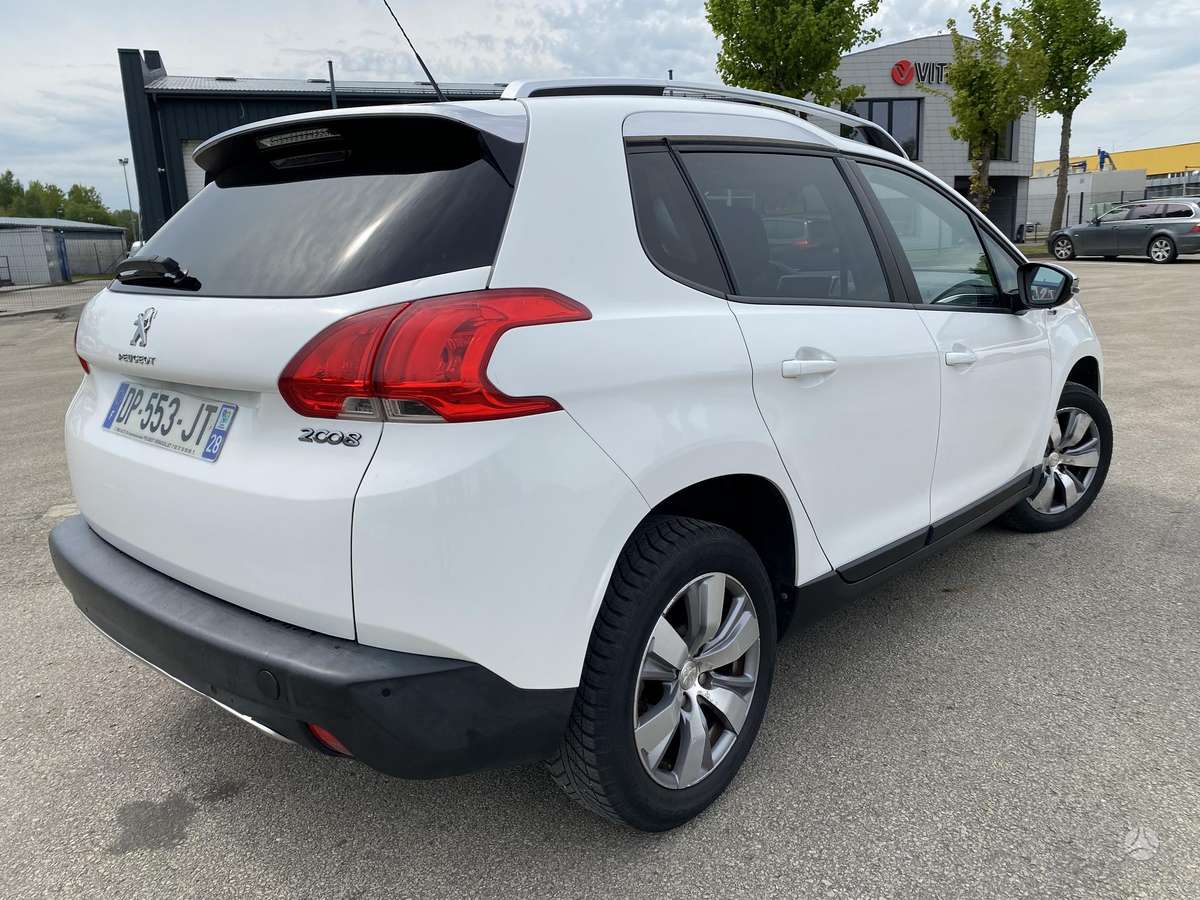 Peugeot 2008 2015 — engine 1199 cm³, 82 HP (60kW)