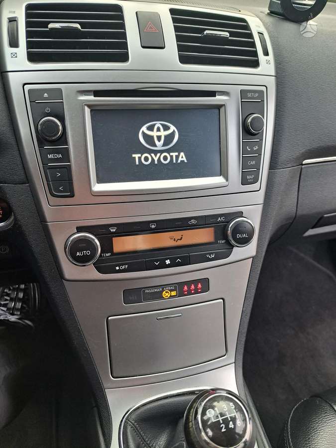 Toyota Avensis 2015 — photo 11
