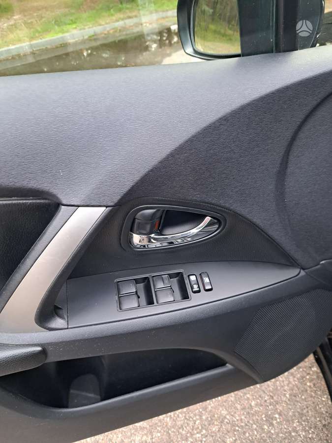 Toyota Avensis 2015 — photo 16