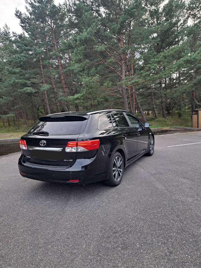 Toyota Avensis 2015 — interior