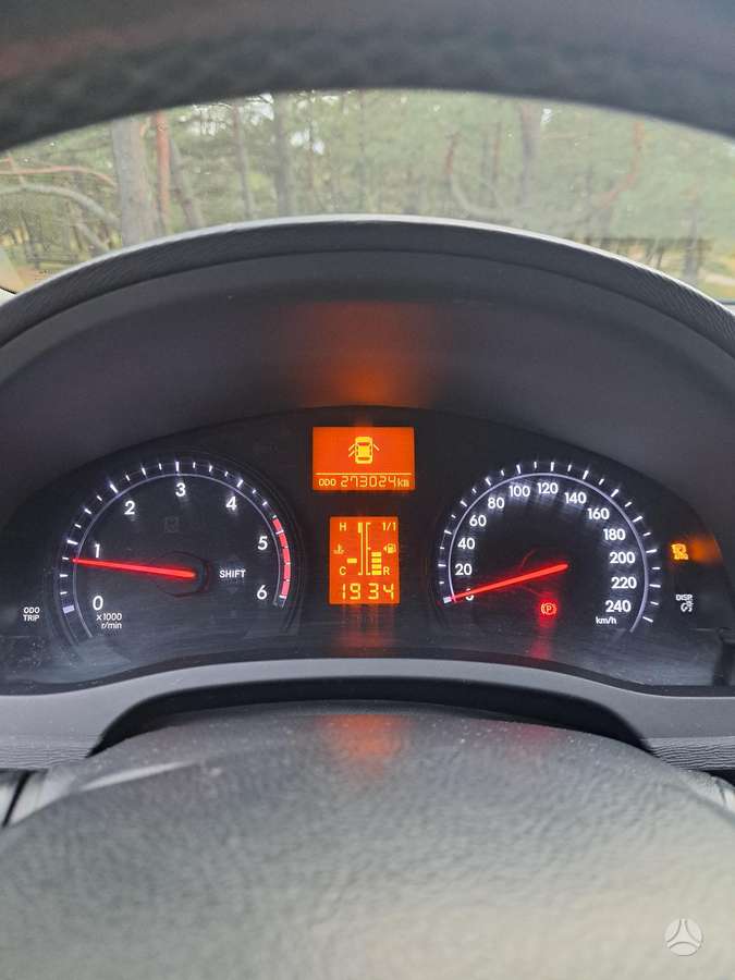 Toyota Avensis 2015 — photo 9