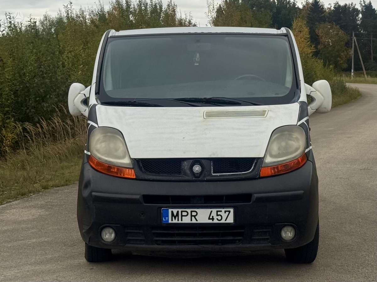 Renault Trafic 2005 — interior