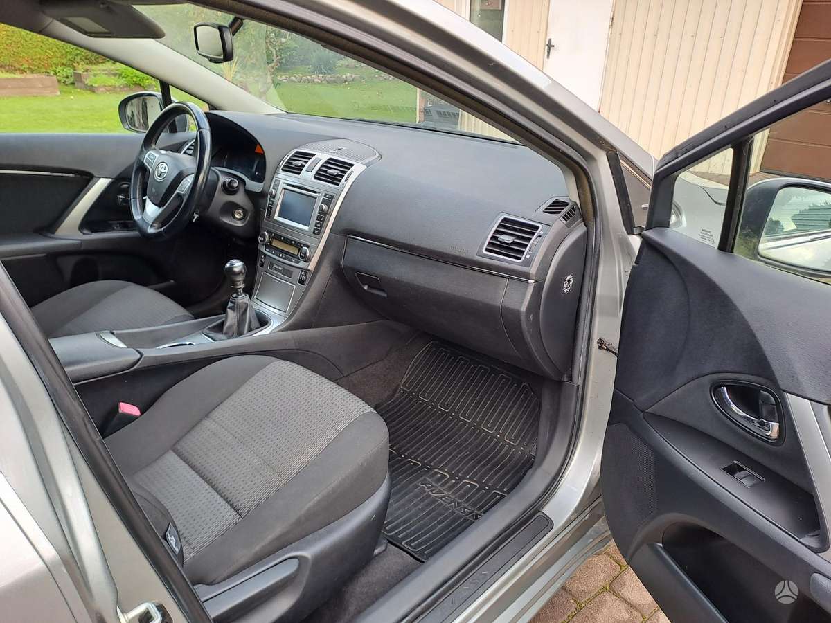 Toyota Avensis 2014 — photo 12