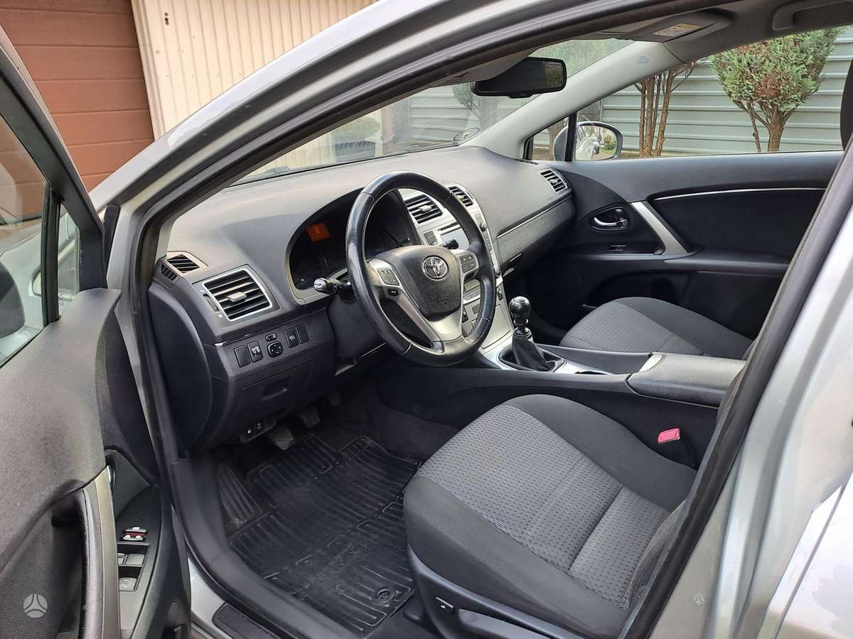 Toyota Avensis 2014 — photo 13