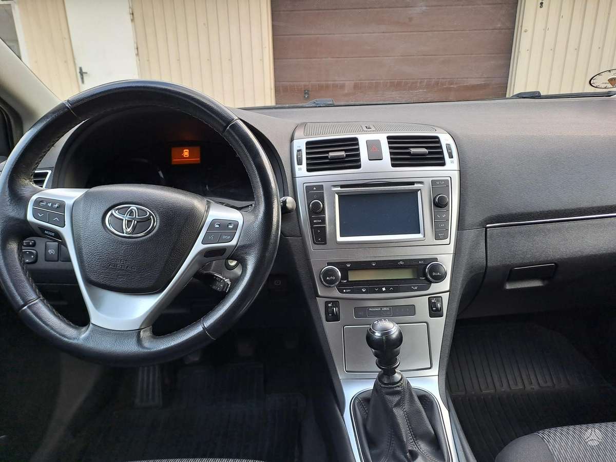 Toyota Avensis 2014 — photo 14