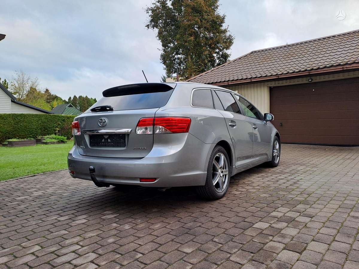 Toyota Avensis 2014 — photo 8