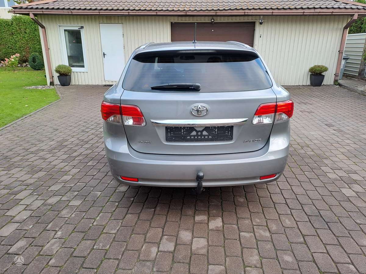 Toyota Avensis 2014 — photo 9