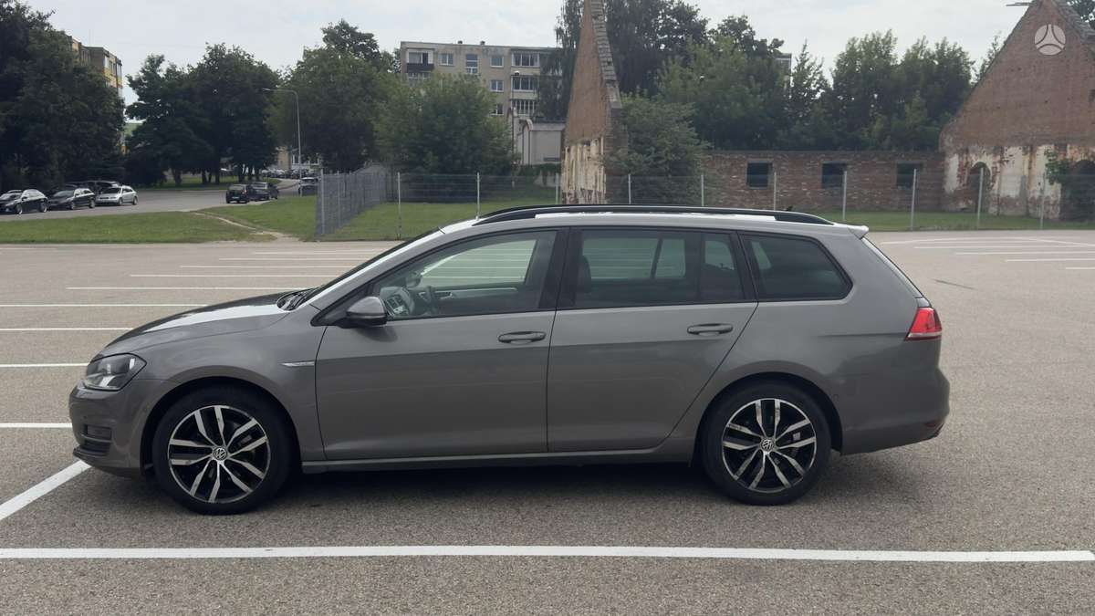 Volkswagen Golf 2015 — rear view