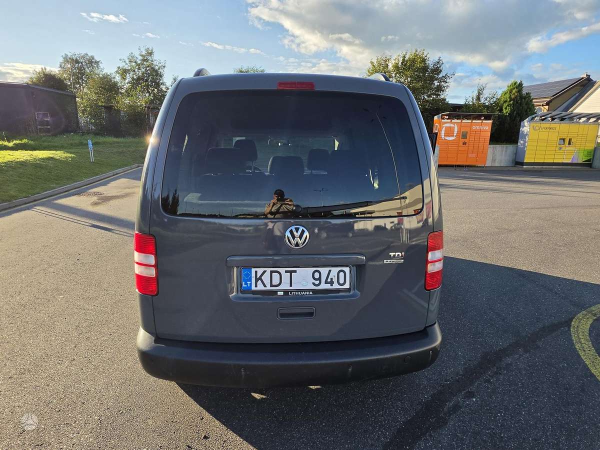 Volkswagen Caddy 2013 — rear view