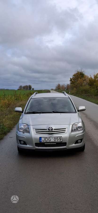 Toyota Avensis 2006 — вигляд ззаду