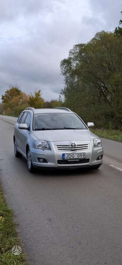 Toyota Avensis 2006 — салон