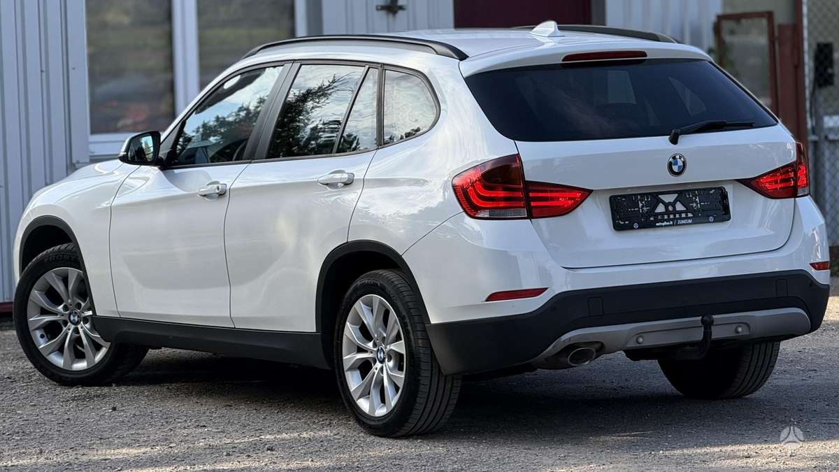 BMW X1 2013 — салон