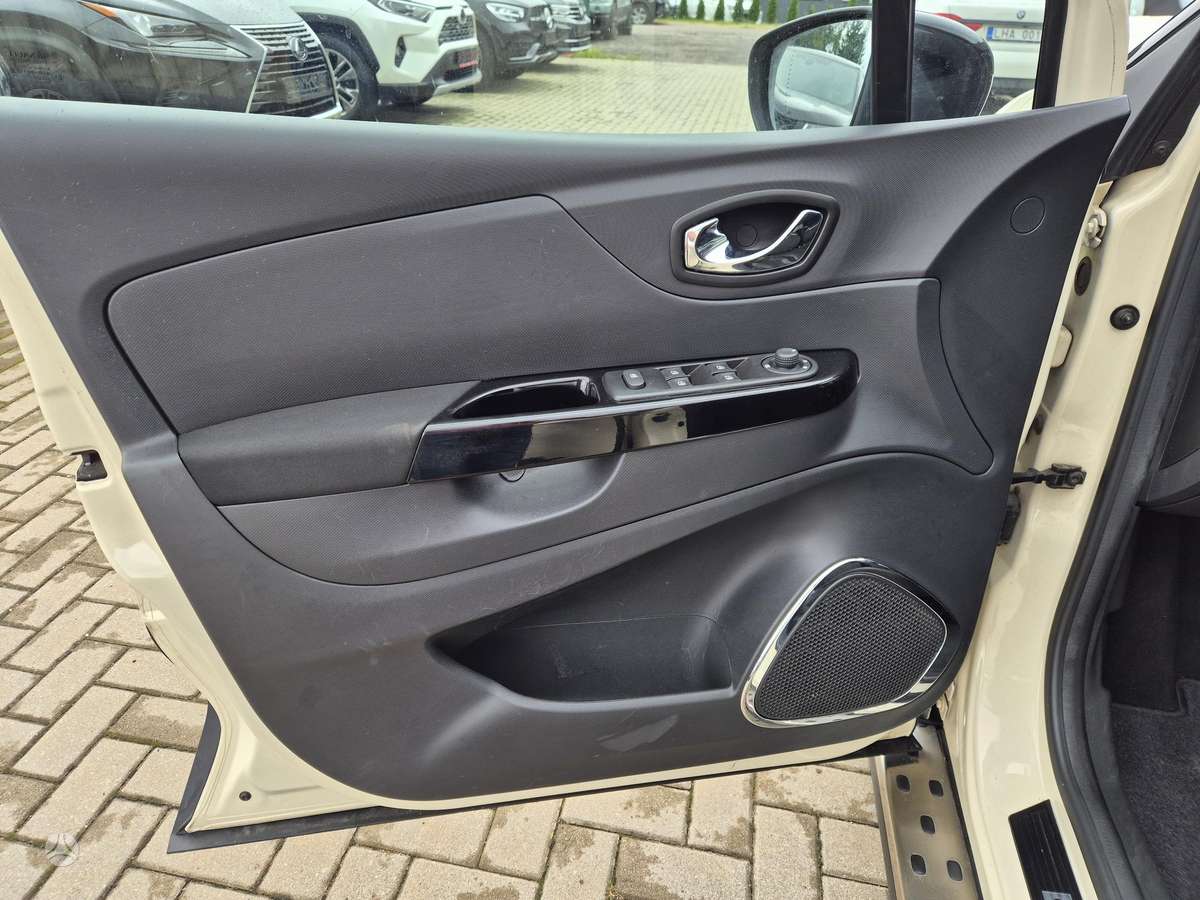 Renault Captur 2015 — photo 11