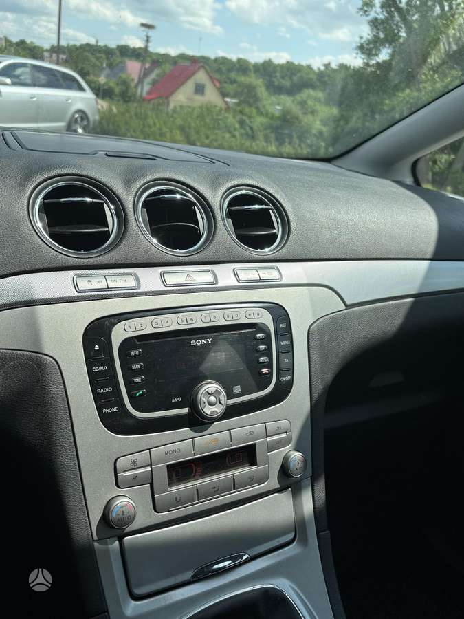 Ford S-MAX 2009 — photo 17