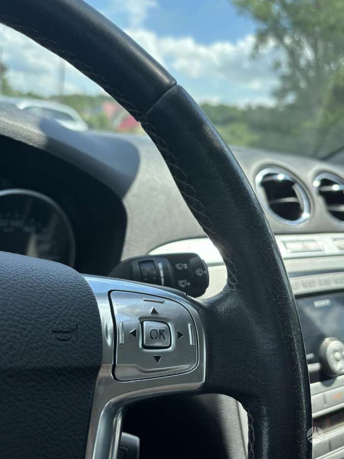 Ford S-MAX 2009 — photo 18