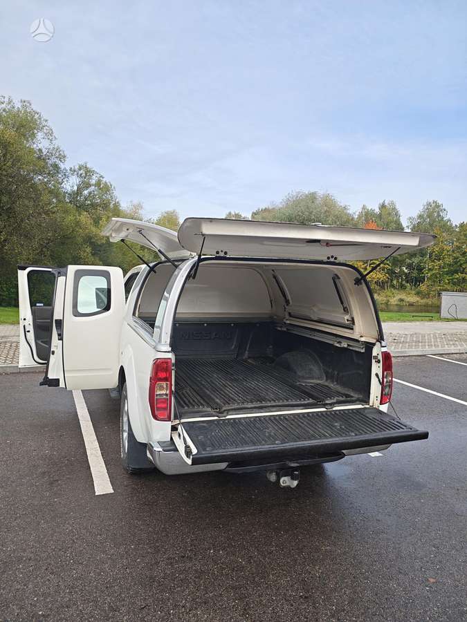Nissan Navara 2011 — двигун 2488 cm³, 190 HP (140kW)