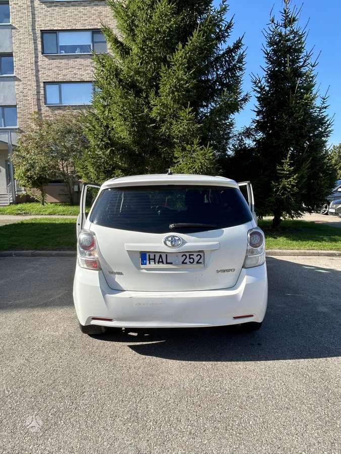 Toyota Verso 2009 — двигун 2231 cm³, 150 HP (110kW)