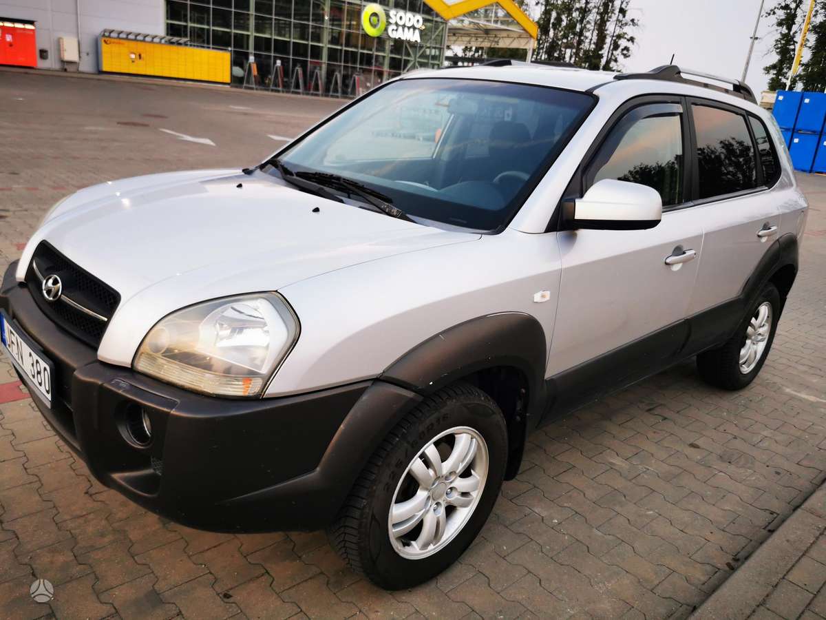Hyundai Tucson 2006 — салон