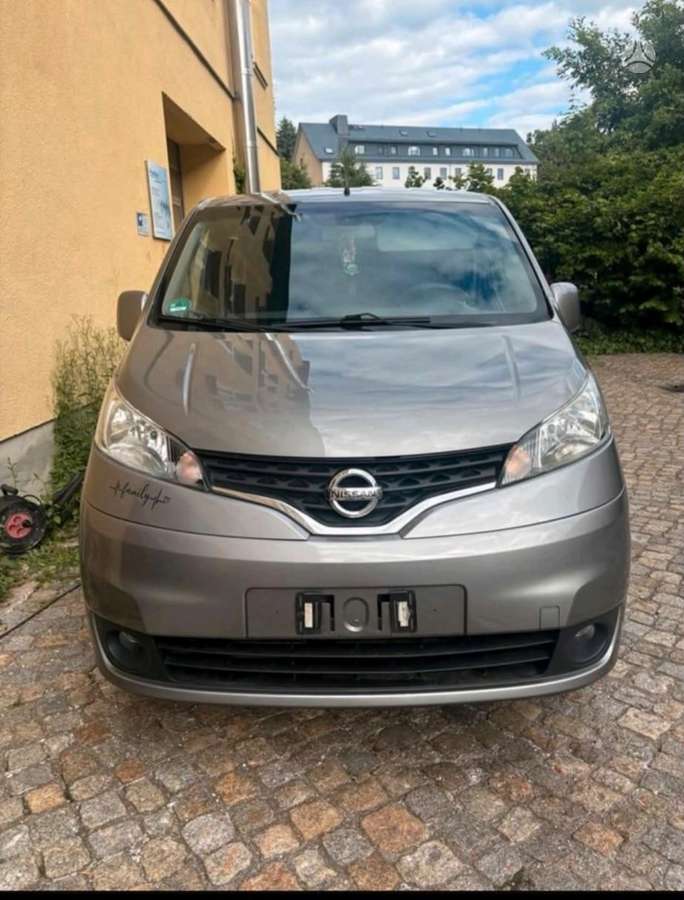 Nissan NV200 2014 — rear view