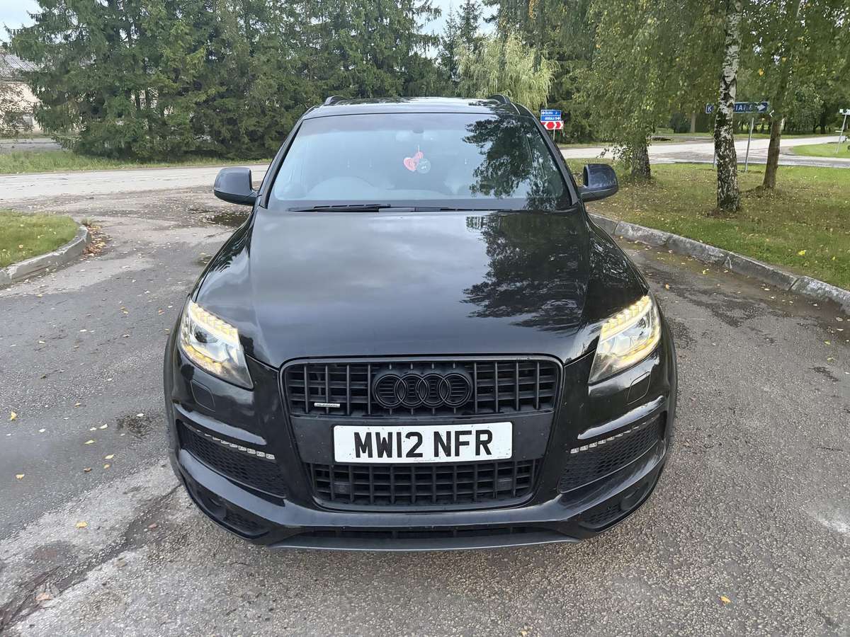 Audi Q7 2012 — rear view
