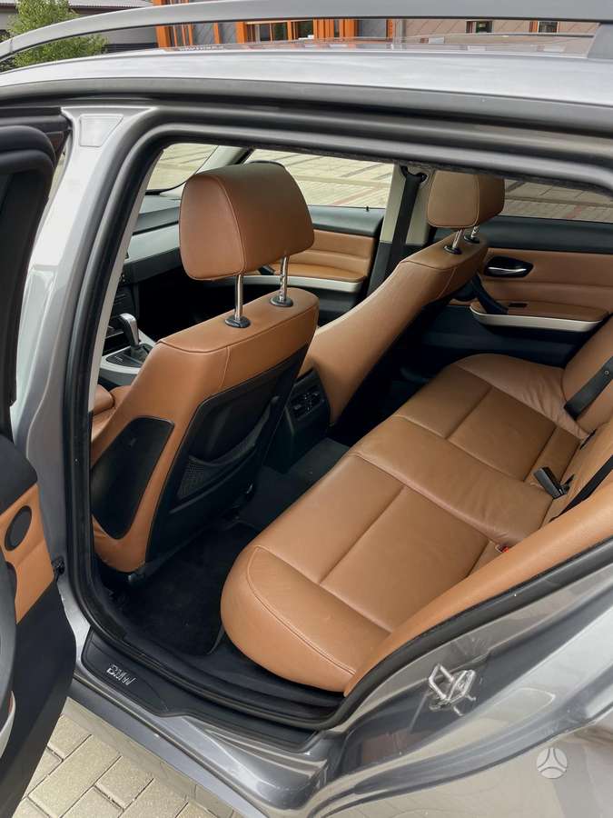 BMW 320 2009 — photo 12