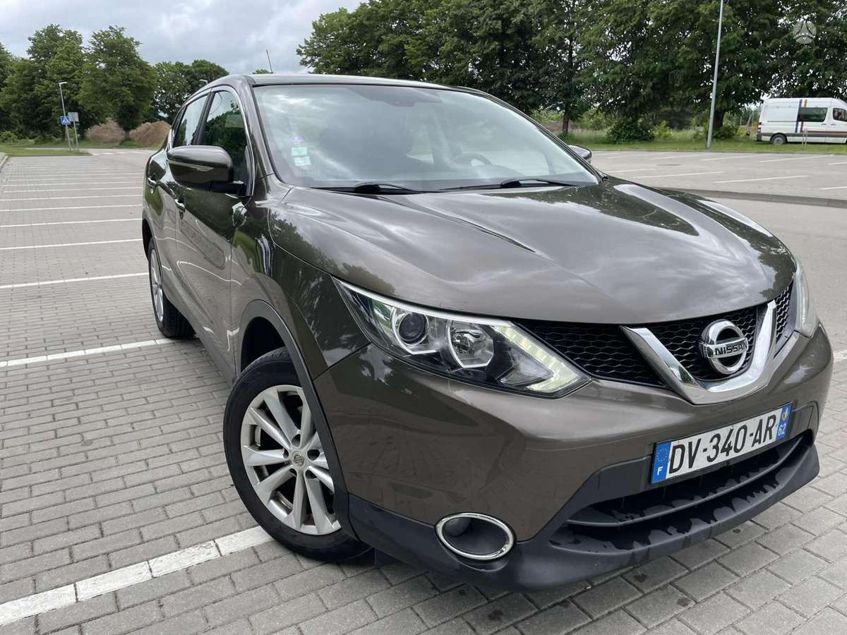 Nissan Qashqai 2014 — rear view