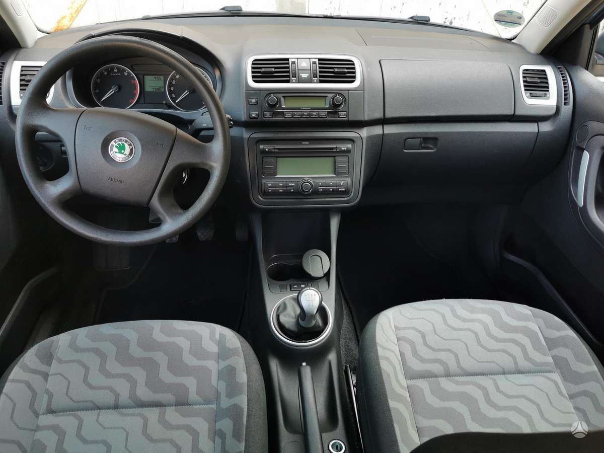 Skoda Fabia 2009 — photo 21