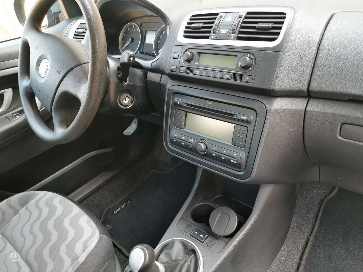 Skoda Fabia 2009 — photo 28