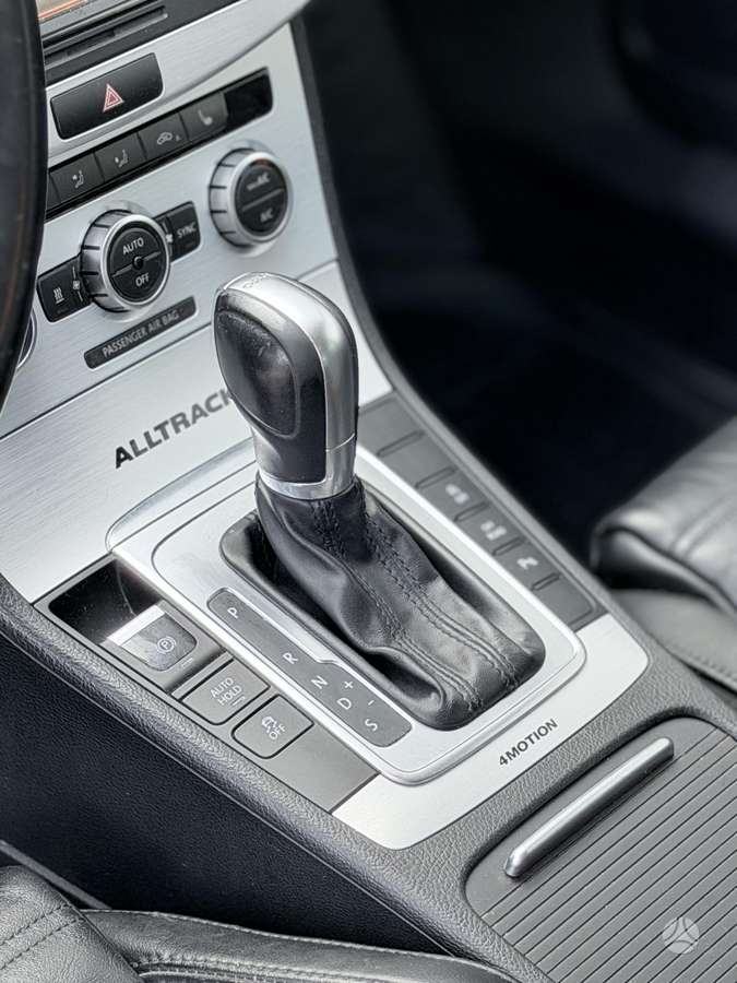 Volkswagen Passat 2015 — photo 18