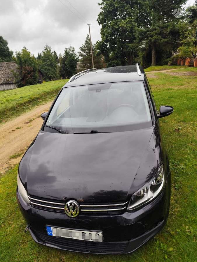 Volkswagen Touran 2011 — салон