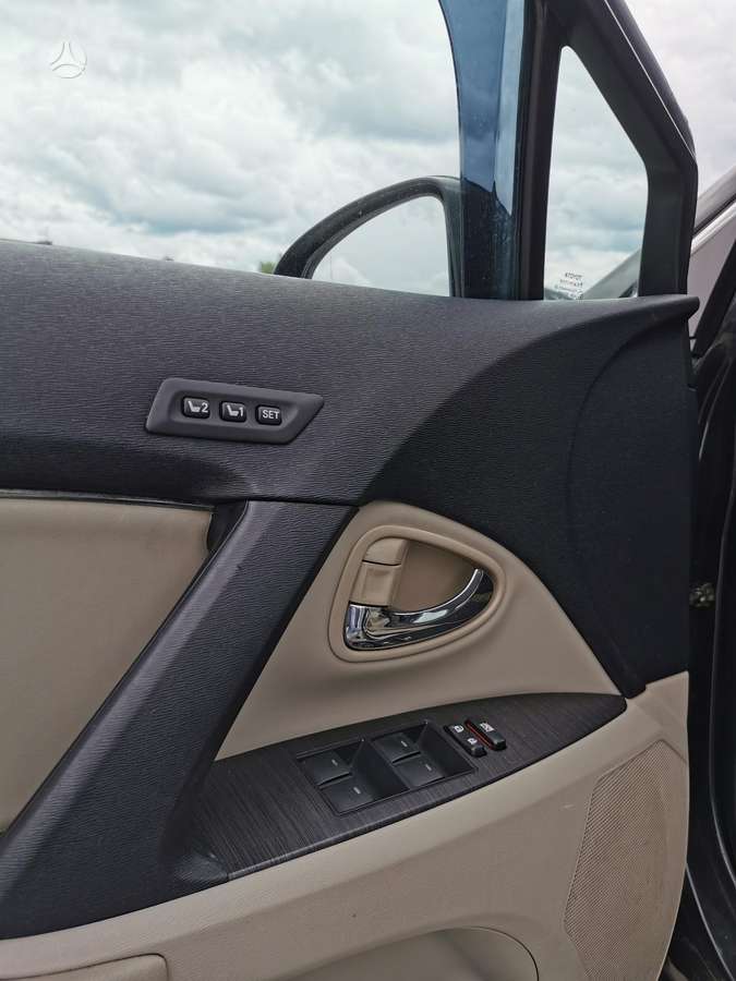 Toyota Avensis 2010 — photo 10