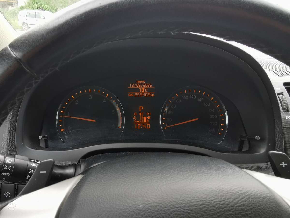 Toyota Avensis 2010 — photo 13