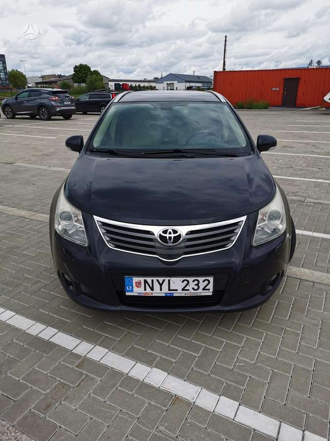 Toyota Avensis 2010 — interior