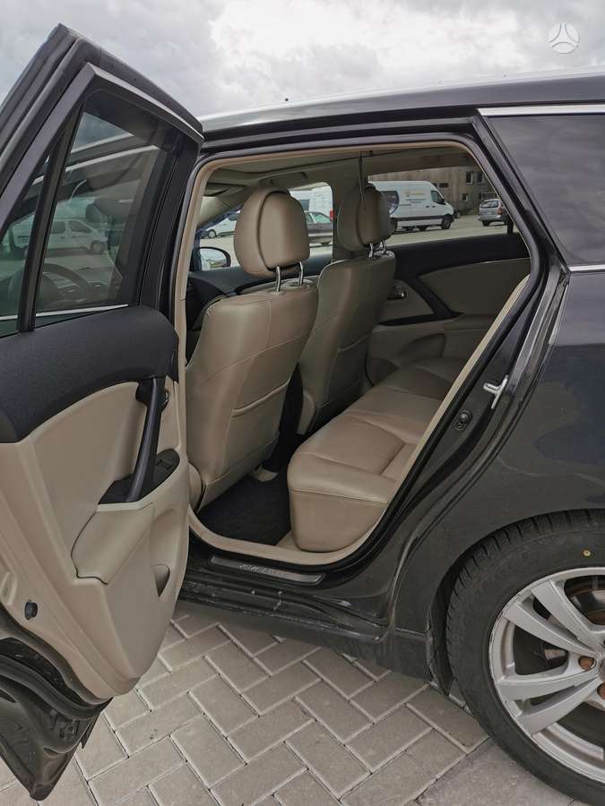 Toyota Avensis 2010 — photo 8