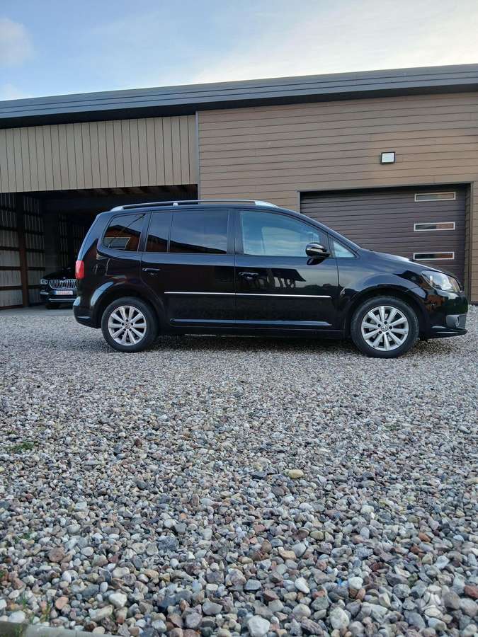 Volkswagen Touran 2014 — rear view