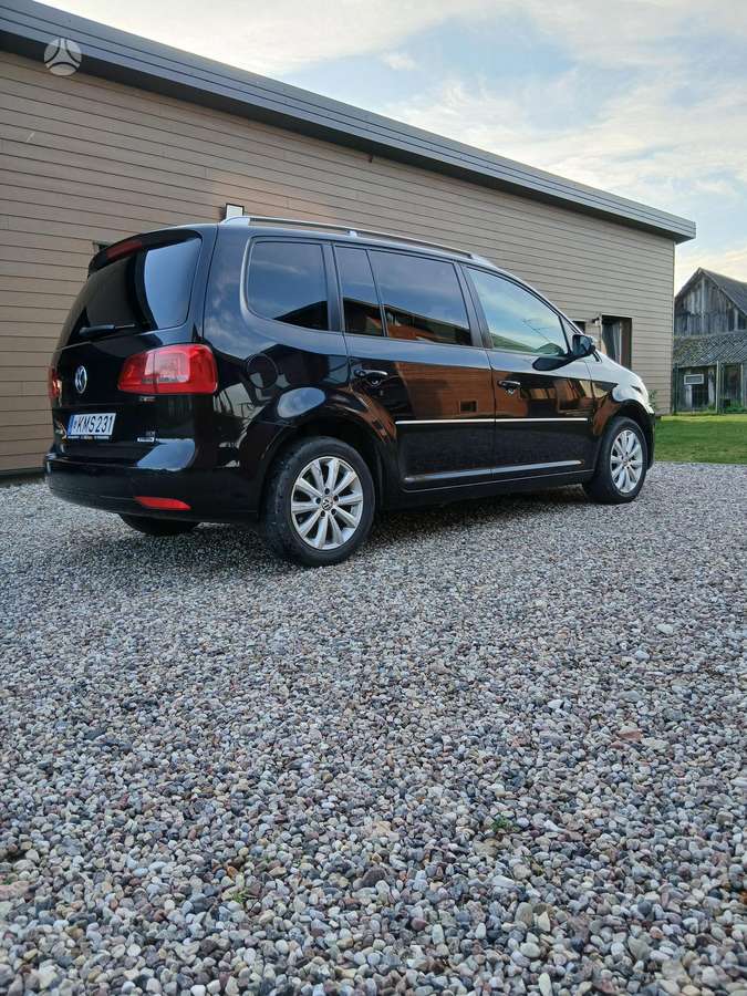 Volkswagen Touran 2014 — interior